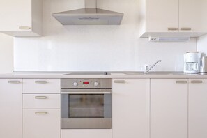 Oven, dishwasher, coffee/tea maker, toaster