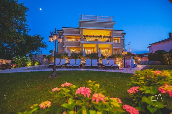 Property grounds - Luxury Apartments Villa Luce / Apartment Luce 2 (Malinska)