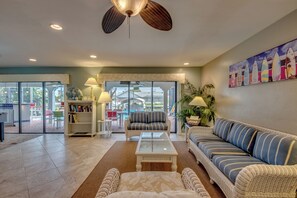 电视、电子游戏、桌上足球