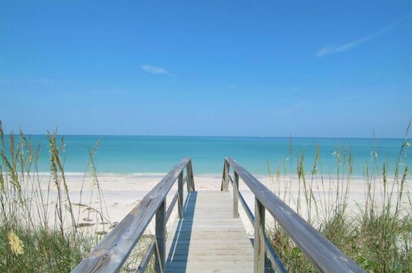 Beach nearby, sun-loungers, beach towels