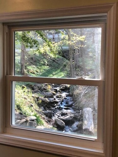 Creekside Retreat on the Creek with fire pit