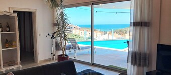 Nira Beach House Elegantie en charme exclusief zwembad en uitzicht op zee