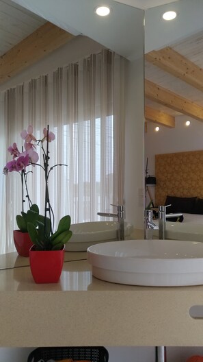 5 bedrooms, in-room safe, desk, iron/ironing board - Nira Beach House Eleganc & Charm exclusive pool and sea view (Carvoeira)