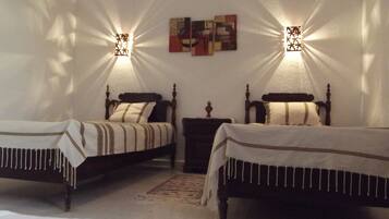 2 chambres, fer et planche à repasser, Wi-Fi, draps fournis