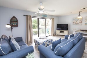 Smart TV - Modern Ground Floor Condo w/ 2 Pools, Beach Access + Free Attraction Tickets! (Santa Rosa Beach)