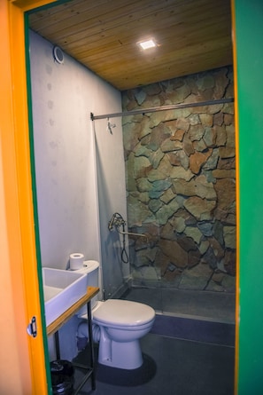 Douche, articles de toilette gratuits