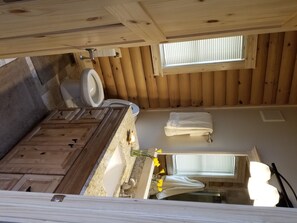 Shower, hair dryer, towels, soap - Willow Creek Lodge (Lake Geneva)