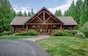 Exterior - A Log House in a Private Forest with Hot Tub! (Ridgefield)