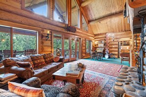 Smart TV, fireplace, video games, Netflix - A Log House in a Private Forest with Hot Tub! (Ridgefield)