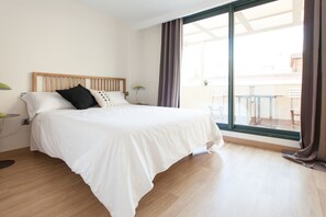 1 bedroom, free WiFi, bed sheets, wheelchair access - Albareda 5 - One Bedroom Apartment, Sleeps 4 (Sevilla)