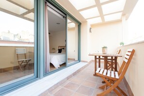 Outdoor dining - Albareda 5 - One Bedroom Apartment, Sleeps 4 (Sevilla)