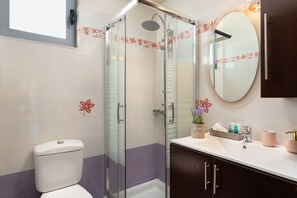 Bathtub, hair dryer, towels, soap