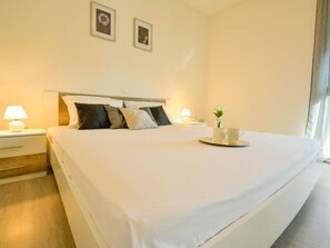 3 عدّة غرف نوم وخدمة الإنترنت