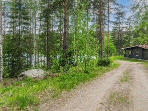 A dirt path leading to a cabin surrounded by tall trees. - Lohi, cjoe237 a by Interhome (Heinävesi)