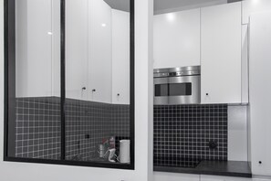 Fridge, microwave, stovetop, dishwasher