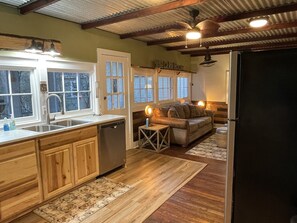 Smart-TV, Kamin, Stereoanlage