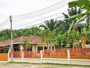 Exterior - Ao Nang Family Pool Villa (AO NANG)