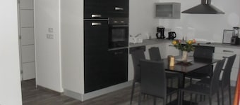 large T3 with garden, heated pool and beach 700 m