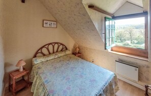 4 عدّة غرف نوم ومكواة/لوح كي