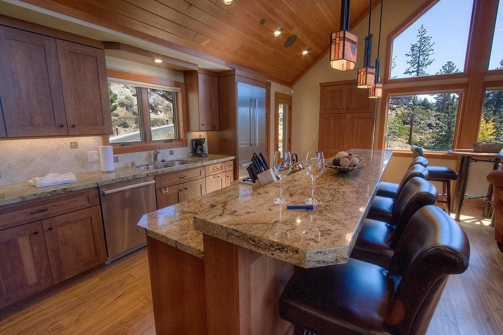 House, Multiple Beds, Fireplace, Mountain View | In-room dining