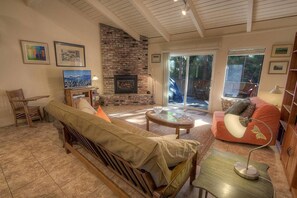 TV, fireplace, MP3 dock - Sugar Pine (Incline Village)