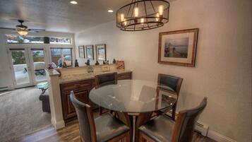 Condo, 1 Queen Bed, Fireplace | In-room dining