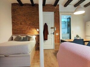 1 bedroom, iron/ironing board, WiFi, bed sheets - Best location in El Born, modern & super comfy (Barcelona)