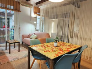 TV - Best location in El Born, modern & super comfy (Barcelona)