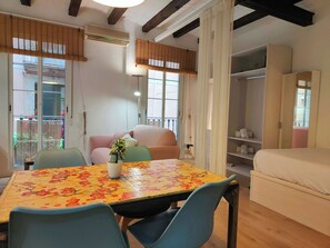 Iron/ironing board, WiFi, bed sheets