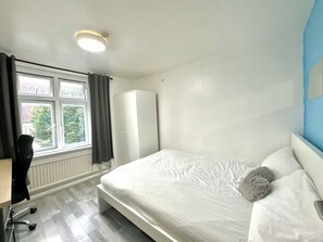 2 dormitorios, tabla de planchar con plancha, wifi y ropa de cama