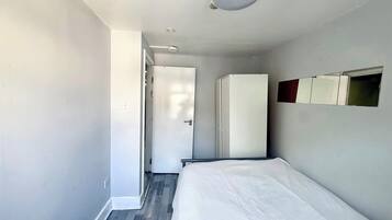 2 chambres, fer et planche à repasser, Wi-Fi, draps fournis