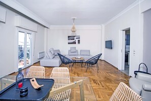 TV - Nice Family Corfu Apartment in the Heart of the Town (Corfu)