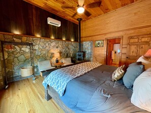 6 bedrooms, travel crib, free WiFi, bed sheets