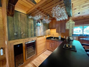 ثلاجة، ميكروويف، فرن، موقد طهي مسطح