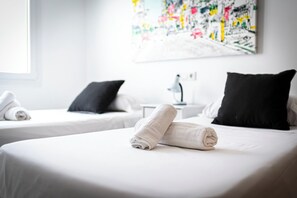 2 chambres, fer et planche à repasser, Wi-Fi gratuit, draps fournis