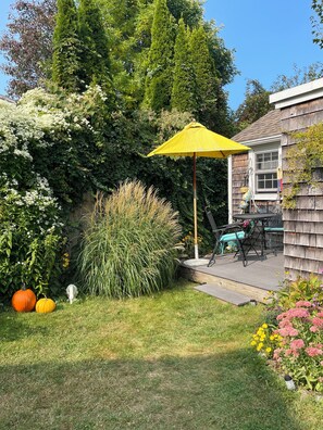 Outdoor dining - Cozy Cottage Old Fashioned Charm  (Rockport)