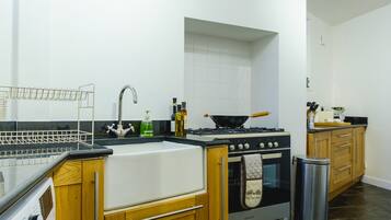 Luxury House, 1 Double Bed | Private kitchen | Full-sized fridge, microwave, oven, stovetop