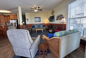 TV - Ain't Life a Beach - Oceanfront in Surfside Beach (Surfside Beach)