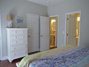 6 bedrooms, internet, bed sheets
