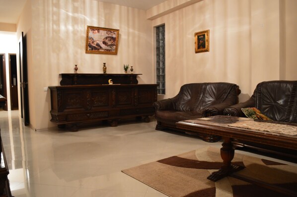 Family Apartment, 2 Bedrooms, Balcony, City View | Living area - Apartment Pikris Gora (Tbilisi)