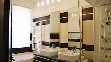 Vasca, vasca idromassaggio, asciugacapelli, bidet