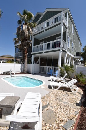 Terrace/patio - Chill-Axin' - Walk to Beach in Garden City Beach (Garden City)