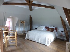 2 chambres, fer et planche à repasser, Wi-Fi, draps fournis