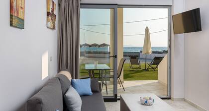Apartment located on the coastline of Kokkinos Pirgos with sea and beach view.