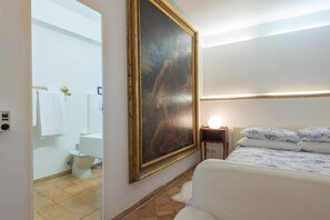 2 bedrooms, iron/ironing board, Internet, bed sheets