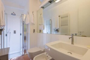 Shower, bidet, towels