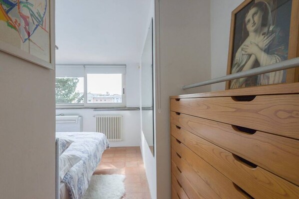 2 chambres, fer et planche à repasser, accès Internet, draps fournis