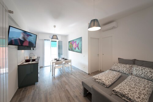 Cipriani 5A - 2-4 people 100 meters from the sea