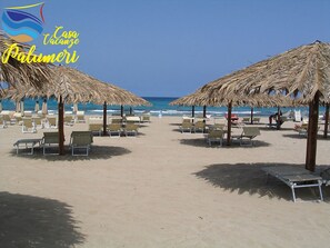 In Strandnähe, Liegestühle, Strandtücher