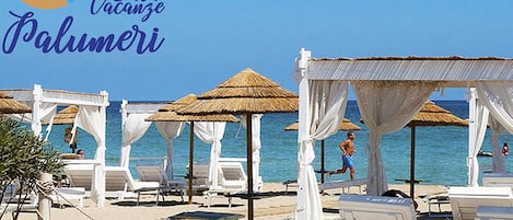 Beach nearby, sun loungers, beach towels